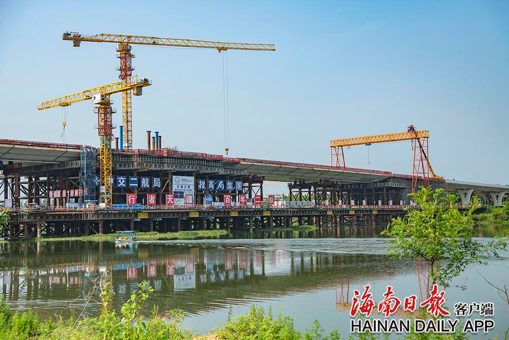 海南首座自锚式悬索桥博鳌乐城大桥主跨合龙 计划年底前实现功能性通车
